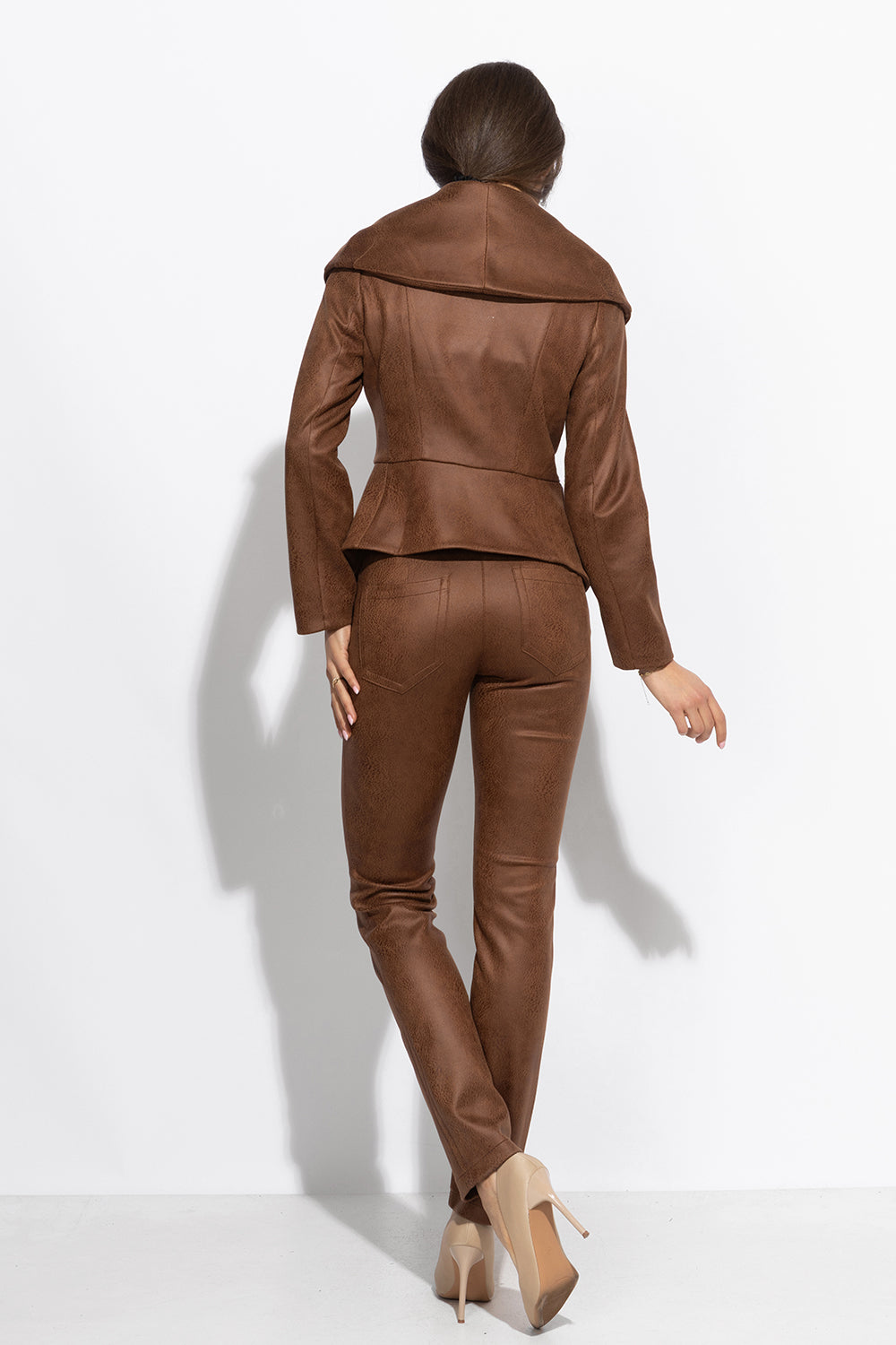 SUEDE-LOOK BLAZER WITH ASYMMETRICAL CLOSURE IN BROWN- ESSENTIALS JIORO БЛЕЙЗЕР С ШАЛ ЯКА ОТ ВЕЛУР В КАФЯВО - ESSENTIALS JIORO
