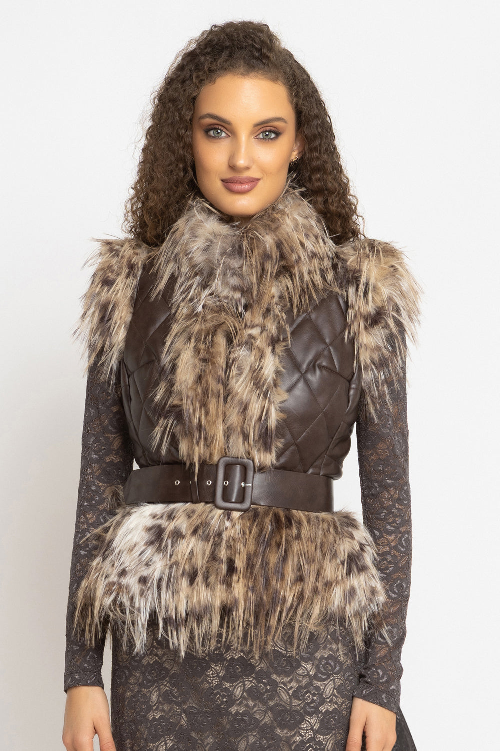 LEATHER-EFFECT GILET WITH SERVAL FUR TEXTURE - ESSENTIALS JIORO ЕЛЕК С ЕФЕКТ НА КОЖА И ИМИТАЦИЯ НА КОСЪМ SERVAL - ESSENTIALS JIORO
