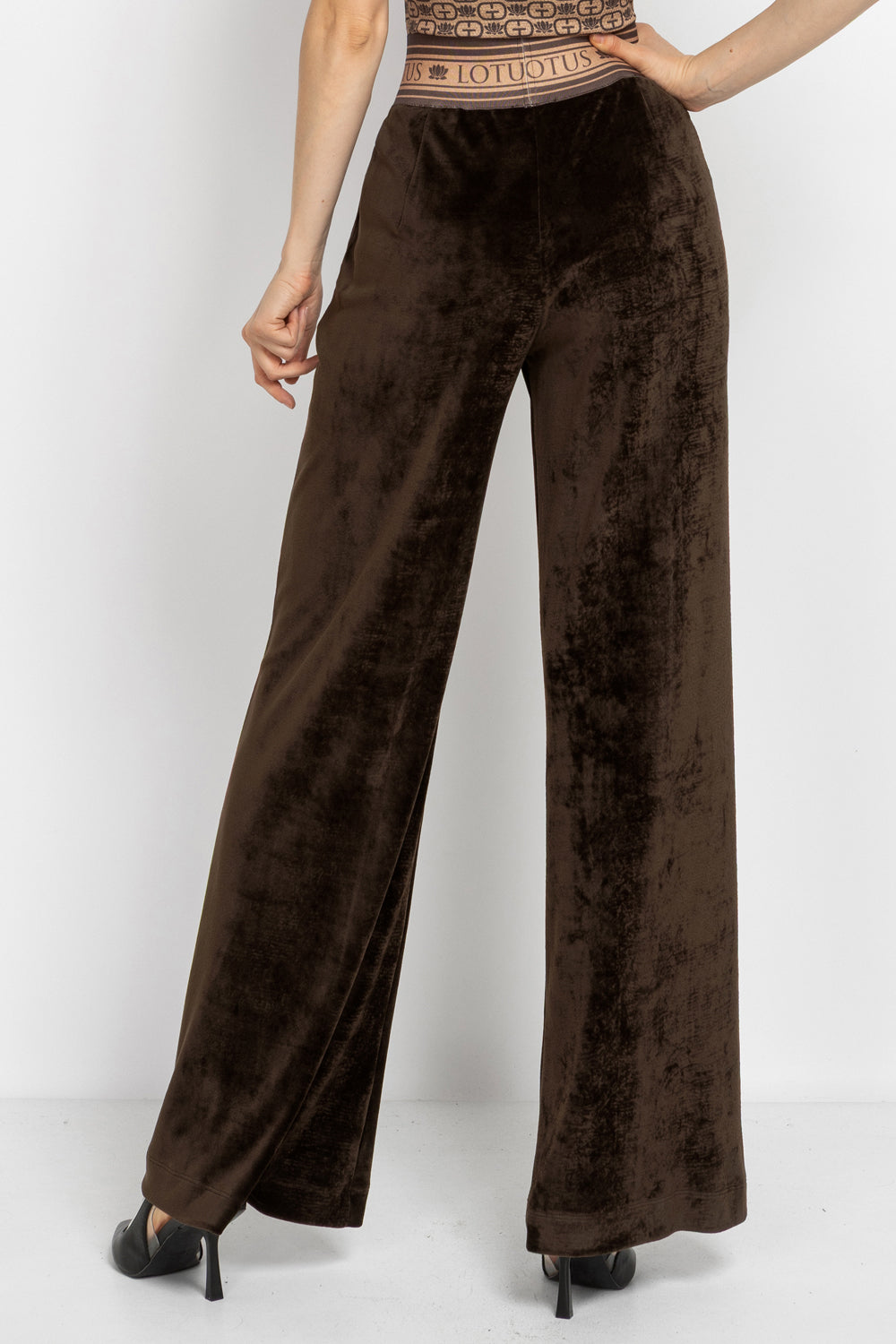 TRUFFLE VELVET WIDE-LEG PANTS WITH MOCHA MOUSSE LOGO WAISTBAND - ESSENTIALS