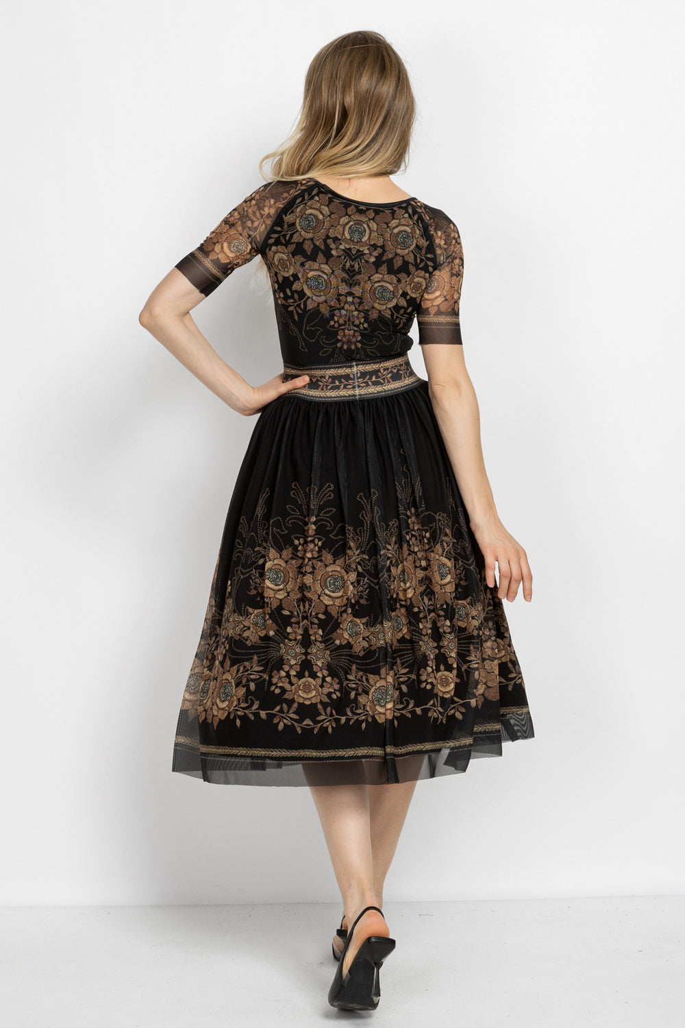 SHORT-SLEEVE MESH BODYSUIT WITH MODAL LINING - GOLDEN ROSES JIORO МРЕЖЕСТО БОДИ С КЪС РЪКАВ И ПОДПЛАТА ОТ МОДАЛ - GOLDEN ROSES JIORO