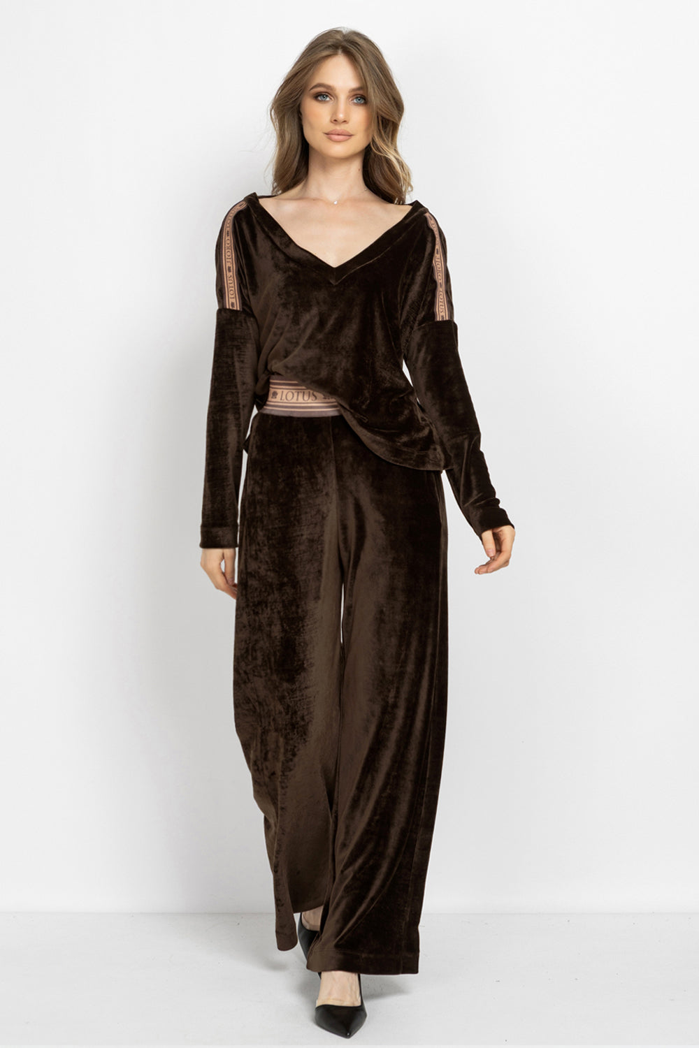 TRUFFLE RELAXED V-NECK VELVET TOP WITH MOCHA MOUSSE LOGO TRIM - ESSENTIALS