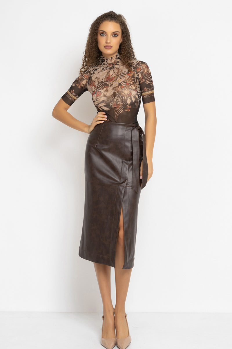 ASYMMETRIC A-LINE SKIRT IN LEATHER-EFFECT BROWN - ESSENTIALS JIORO АСИМЕТРИЧНА ПОЛА А-ЛИНИЯ С ЕФЕКТ НА КОЖА В КАФЯВО - ESSENTIALS JIORO