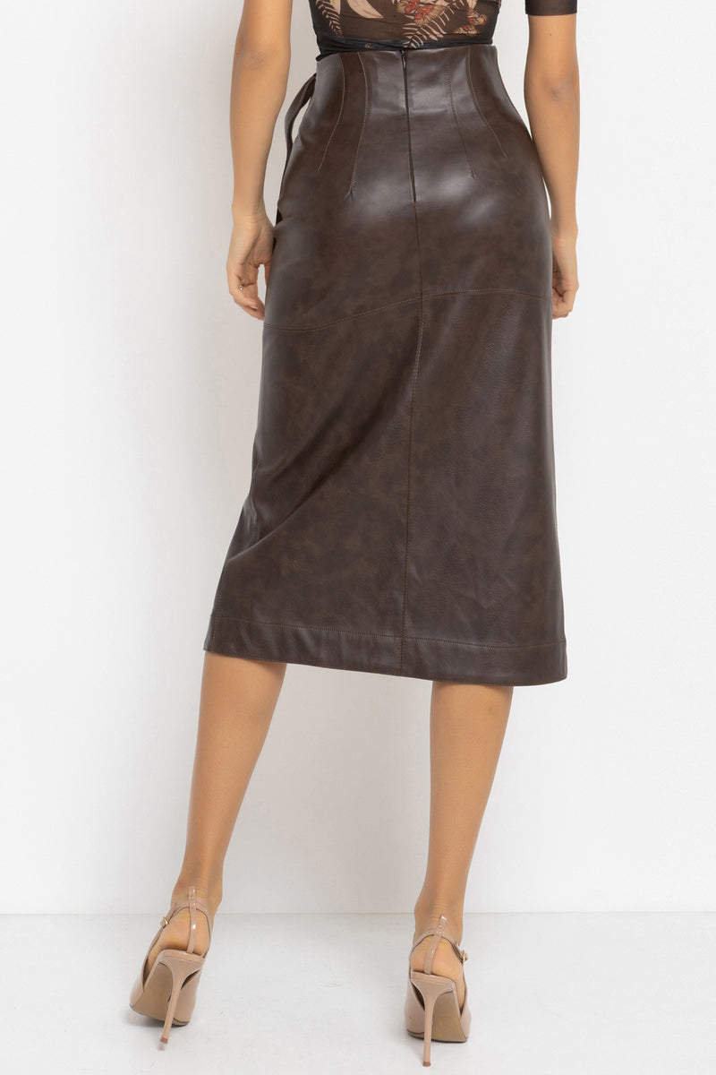 ASYMMETRIC A-LINE SKIRT IN LEATHER-EFFECT BROWN - ESSENTIALS JIORO АСИМЕТРИЧНА ПОЛА А-ЛИНИЯ С ЕФЕКТ НА КОЖА В КАФЯВО - ESSENTIALS JIORO