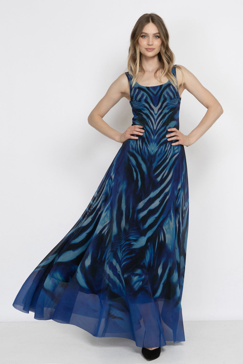 SLEEVELESS LONG MESH DRESS WITH SOFT MODAL LINING - SHADES OF BLUE JIORO ДЪЛГА РОКЛЯ ОТ МРЕЖА БЕЗ РЪКАВИ С ПОДПЛАТА ОТ МОДАЛ - SHADES OF BLUE JIORO