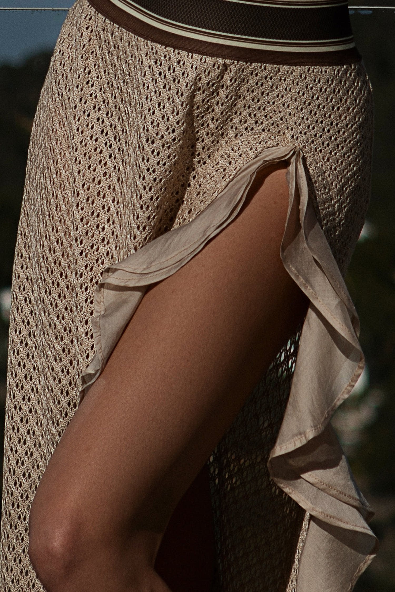 LONG COTTON MESH SKIRT WITH RUFFLES IN BEIGE – ESSENTIALS JIORO ДЪЛГА ПОЛА ОТ ПАМУЧНА МРЕЖА С ВОЛАНИ - ESSENTIALS JIORO