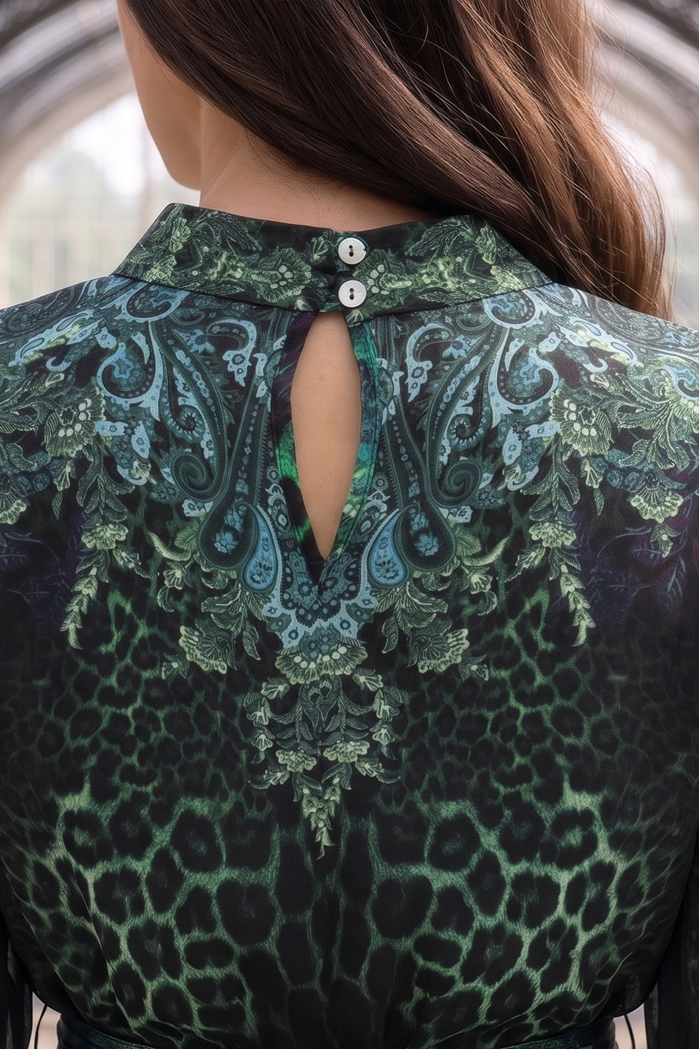 SATÉNOVÝ VISKÓZOVÝ KAFTAN S PEŘÍM - LEO NEONOVĚ ZELENÝ