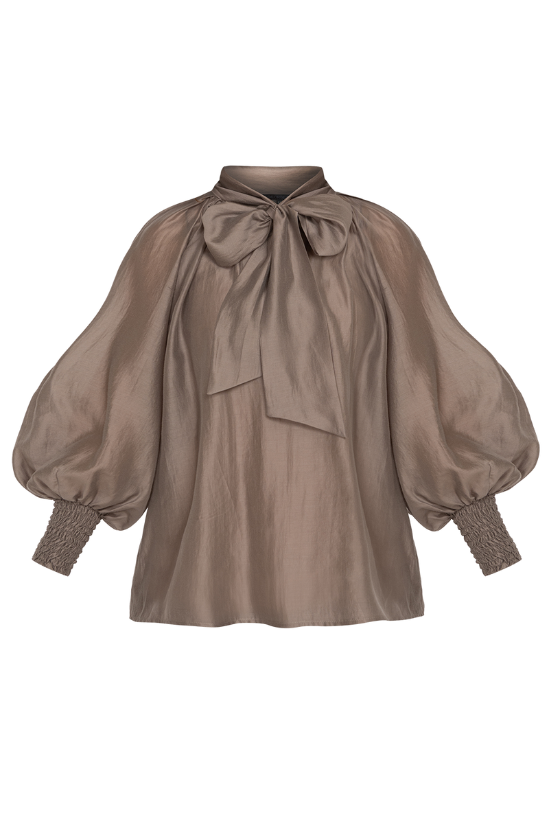 BOHEMIAN MOCHA LYOCELL BLOUSE WITH PUFF SLEEVES AND TIE-FRONT COLLAR - ESSENTIALS JIORO БОХЕМСКА РИЗА ОТ ЛИОЦЕЛ С БОГАТИ РЪКАВИ И ВРЪЗКА В МОКА JIORO